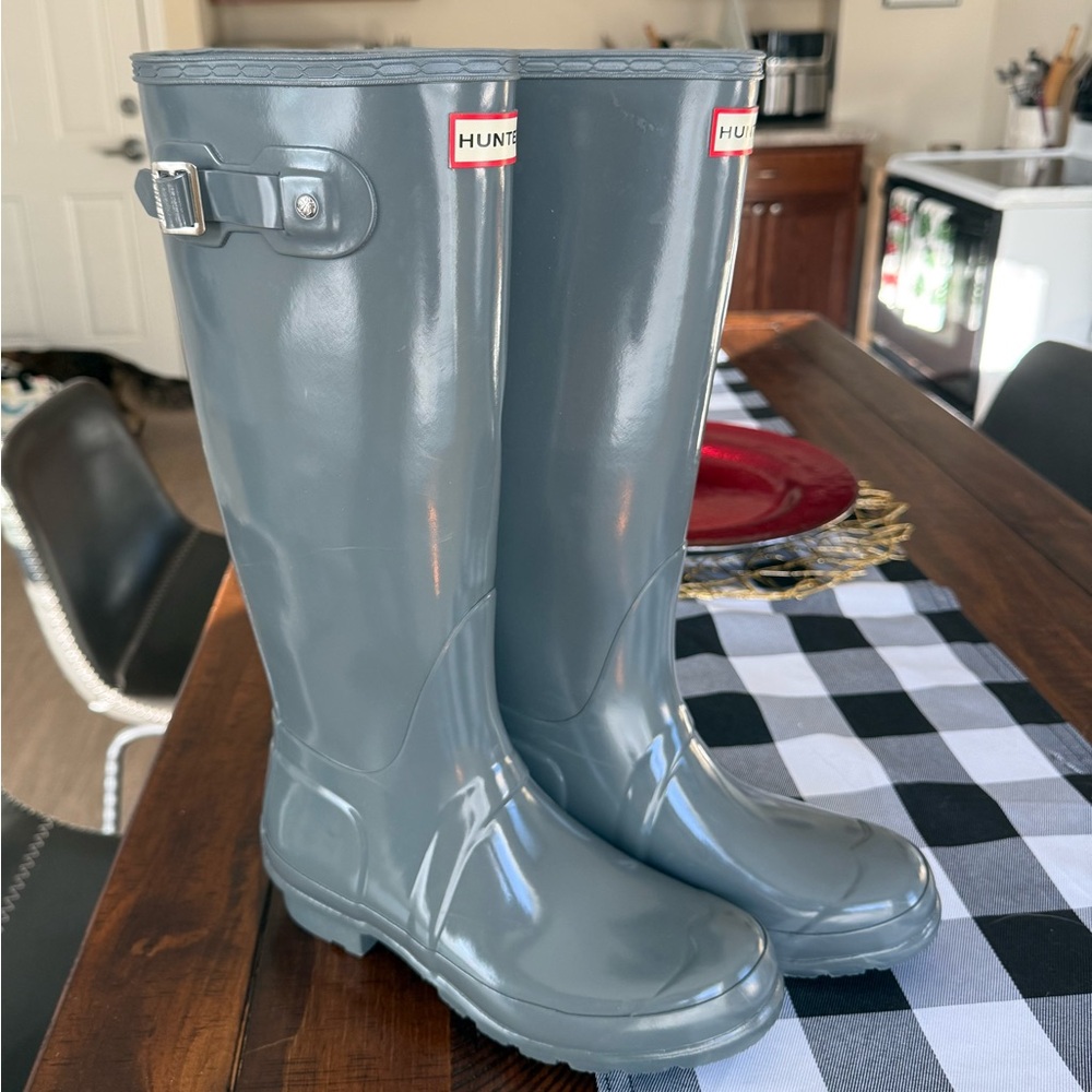 Women’s tall hunter rain boots size 7